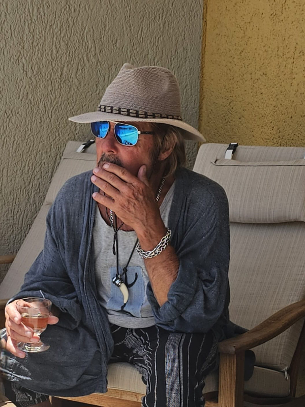 Read more about the article Paul relaxes in Crete